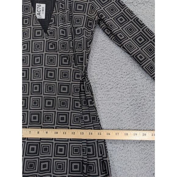 Express Wrap Dress Women Size 3/4 Black Geometric Surplice V-Neck Collared - Picture 10 of 12